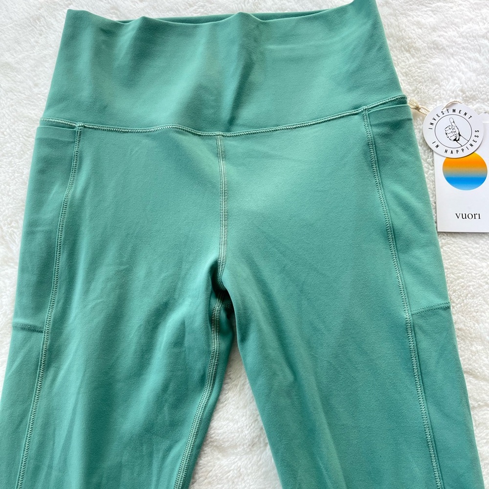 Vuori Studio Pocket Legging, Celadon, NWT Size Small